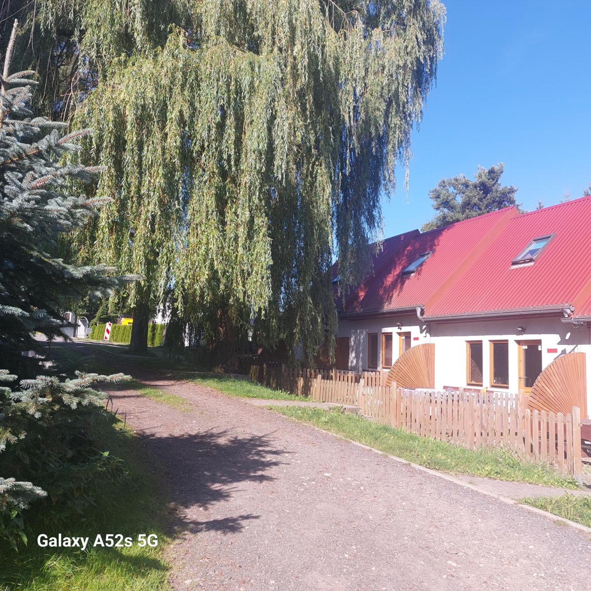 Domki Nad Jeziorem Karlowice Exterior foto