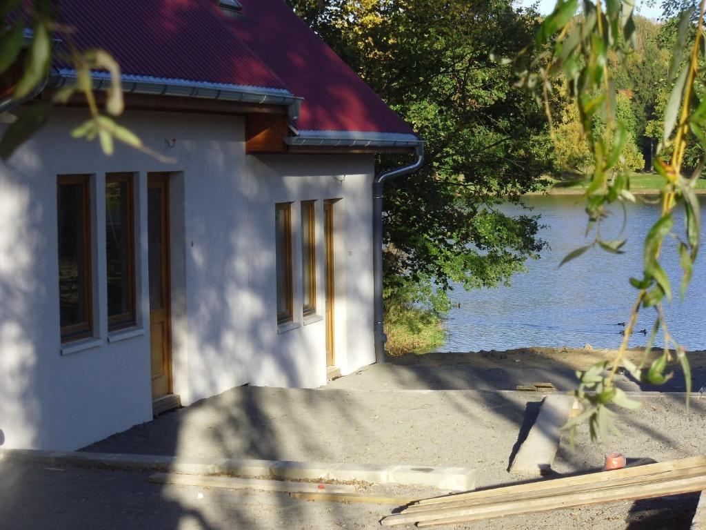 Domki Nad Jeziorem Karlowice Exterior foto